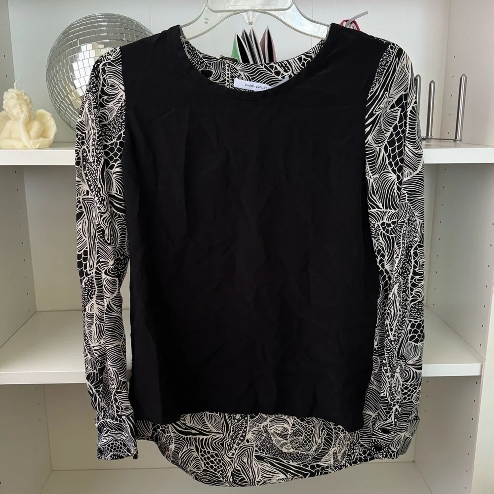 DIANE VON FURSTENBERG Long Sleeve Patterned Silk Blouse
